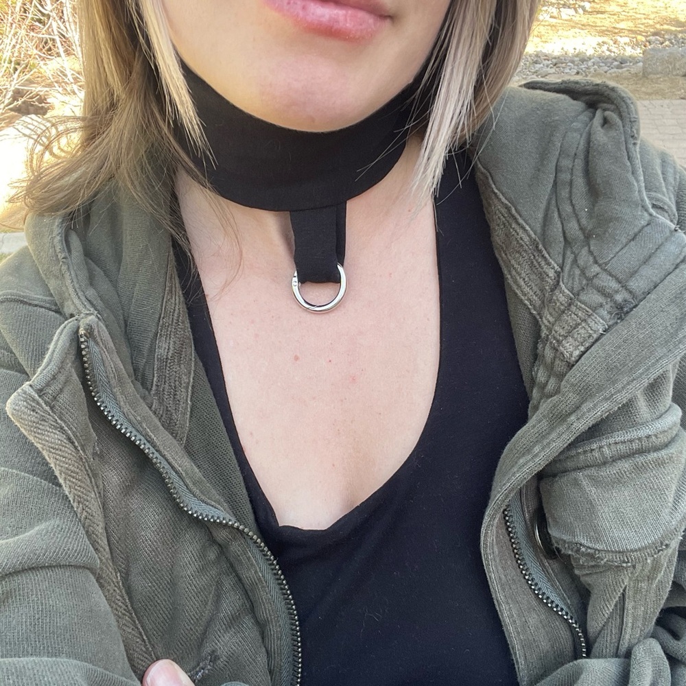 Elegant Black Choker Necklace - Picture 4 of 12